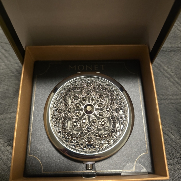 Compact Mirror - Picture 4 of 5